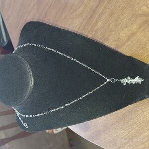 Chic Silver Necklace with Dazzling Pendant